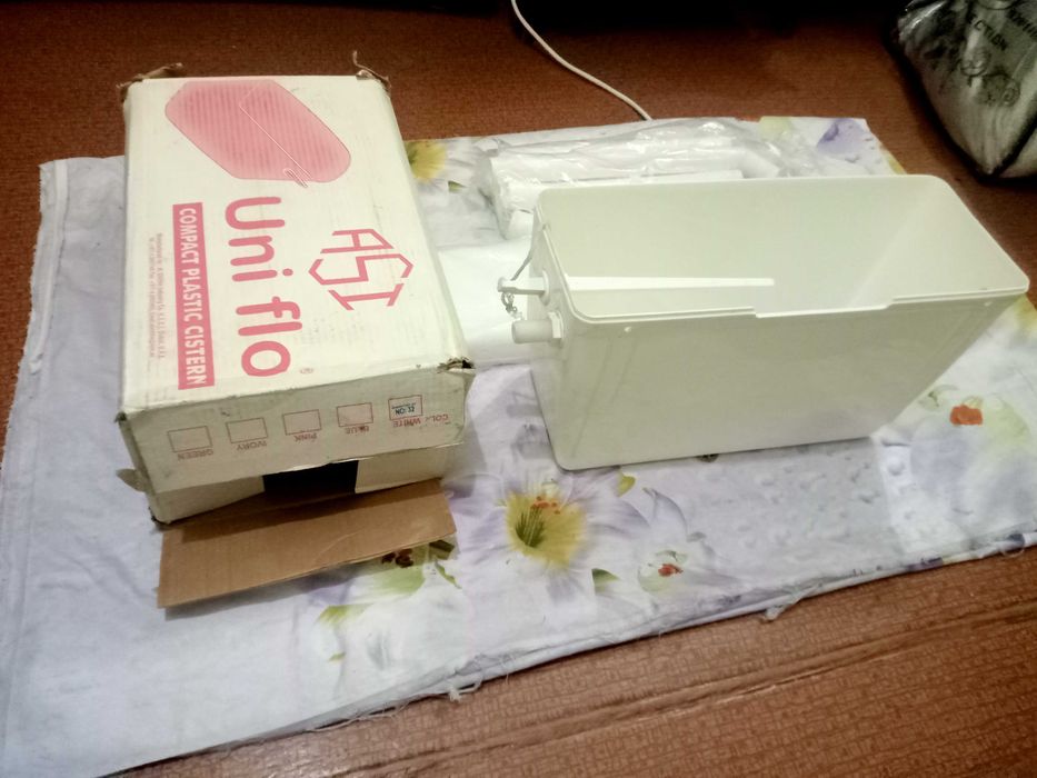 Бак для туалета навесной, Новый.