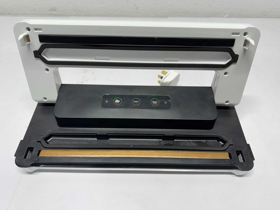 Вакуумираща машина Silver Crest 120 W/ 37см