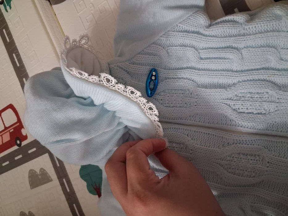 Продам на выписку мальчику конверт. Производство Россия