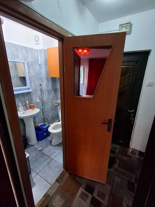 Închiriez garsonieră