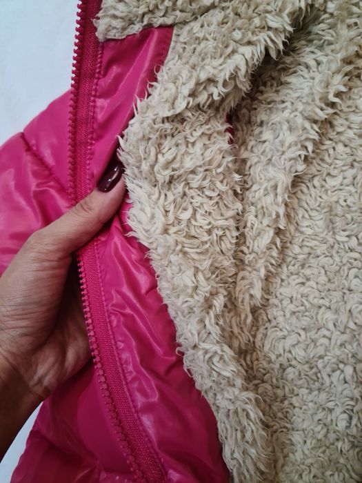 Теплая курточка Бенетон для девочек