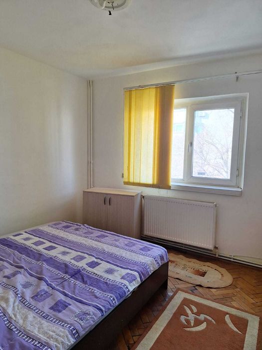 Inchiriez apartament 3 camere, situat central Tineretului ,Braila