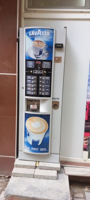 Продавам вендинг машина