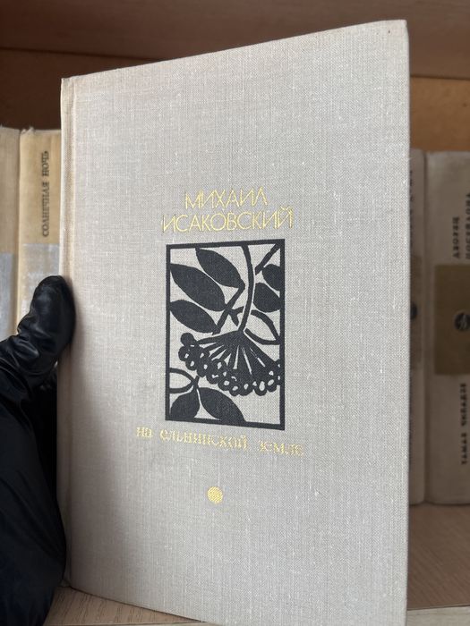 Продам книги цены от 1000