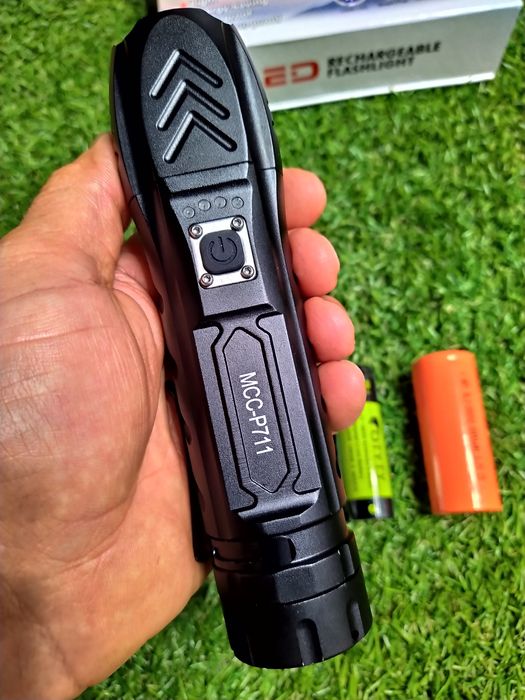 Lanterna Profesionala XHP90.2 Cu Lupa Si Zoom, cu Acumulator 26650!