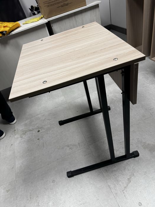 Офисная мебель, стол и парта