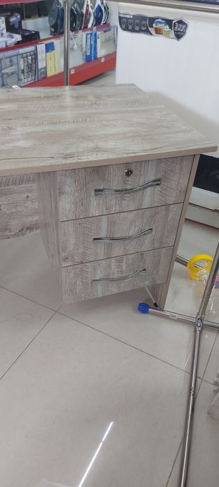 Ofis va do'konlar uchun stol