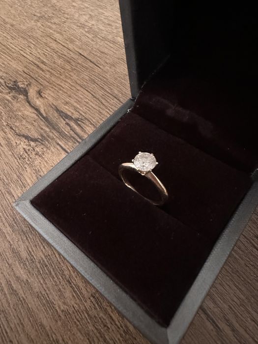 Златен Пръстен с диамант 0.87 карата