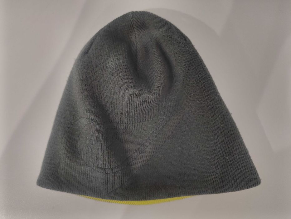 Шапка Quiksilver.