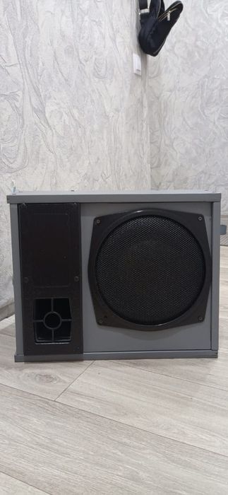 Продам сабуфер в машину