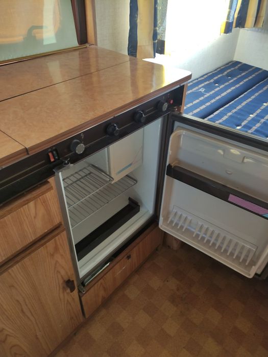 Каравана BURSTNER 4508
Производство март 1993 г.
Спални места - 5 броя