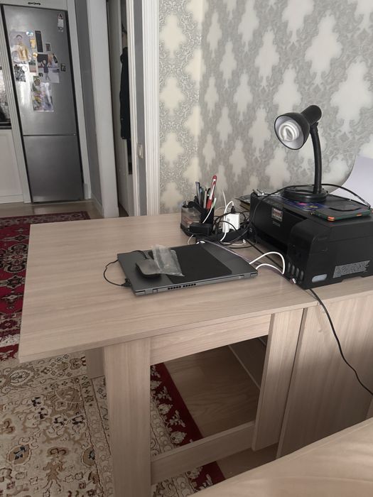 Продаю стол книжку