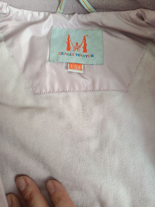 Продам куртки для девочки