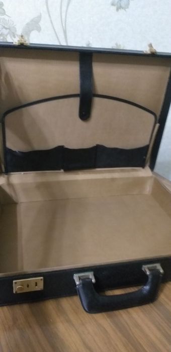 Продается кожаный дипломат