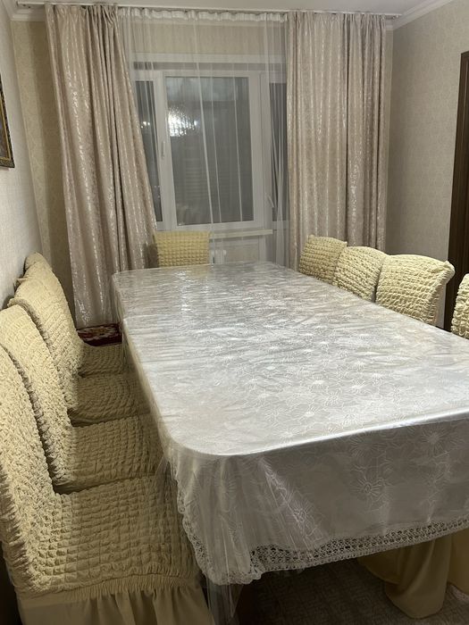 Стол со стульями