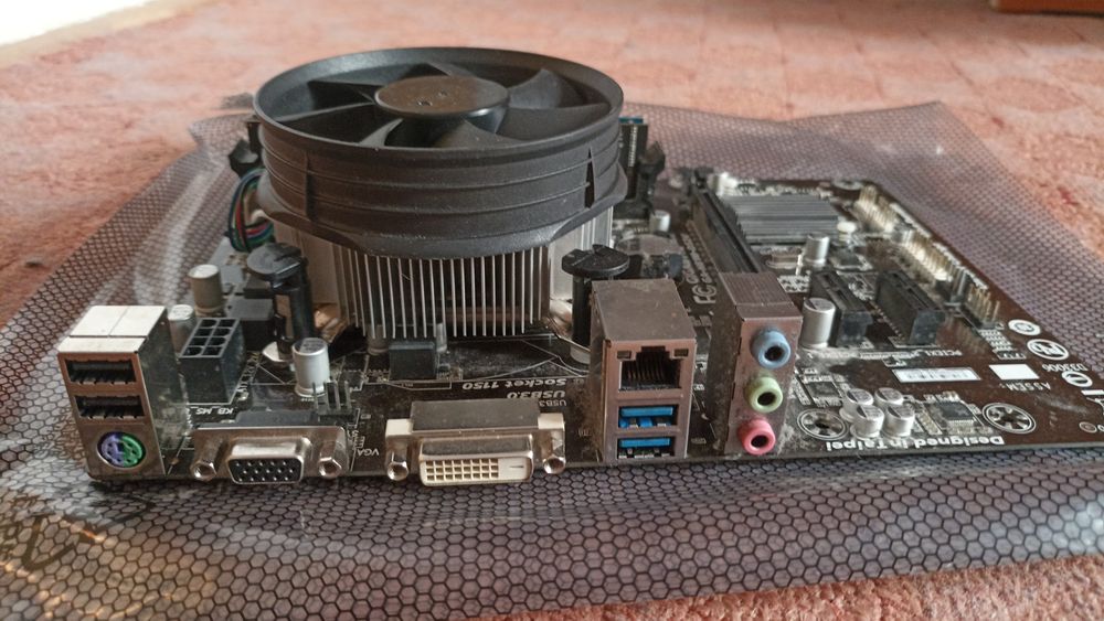 Kit placa de baza h81m-dv2, i5-4460, cooler, 12gb RAM + ssd/hdd