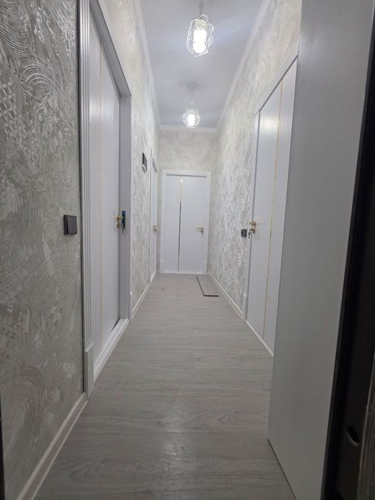 Бухоро шахарда 1 хоналик, аммо 2 хоналик килинган  квартира сотилади