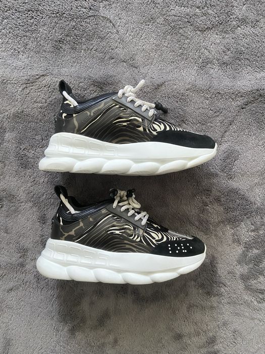 Versace chain reaction