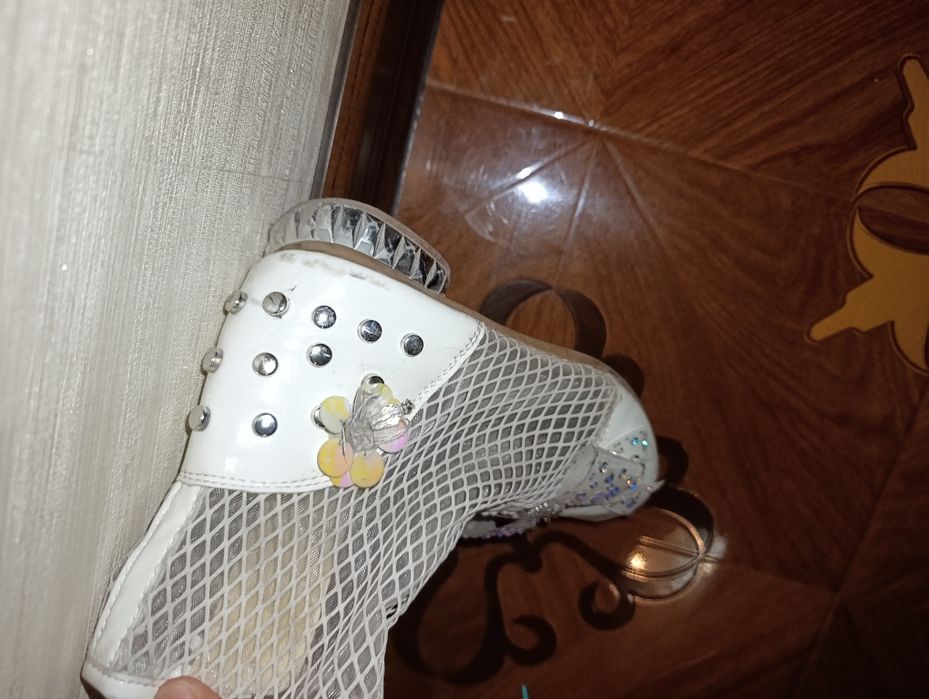 Qizlar uchun oyoqkiyim