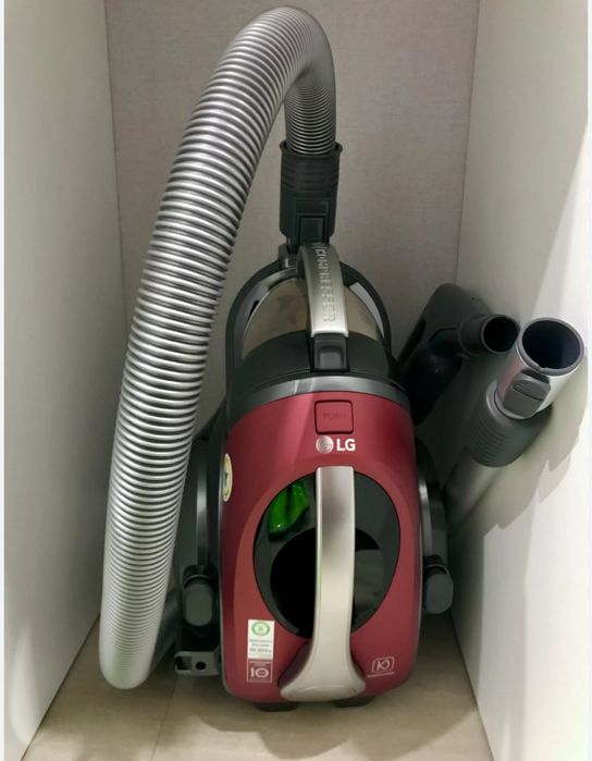Продается пылесос LG б/у