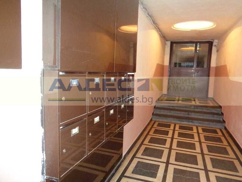 Дава се под наем Двустаен апартамент в София, Център - 65 кв.м за 648.21 € - Снимка #4