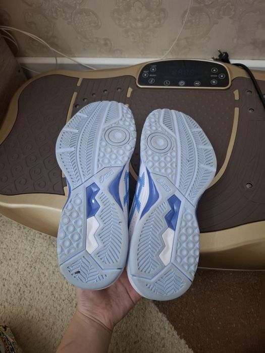 Asics volleyball shoes