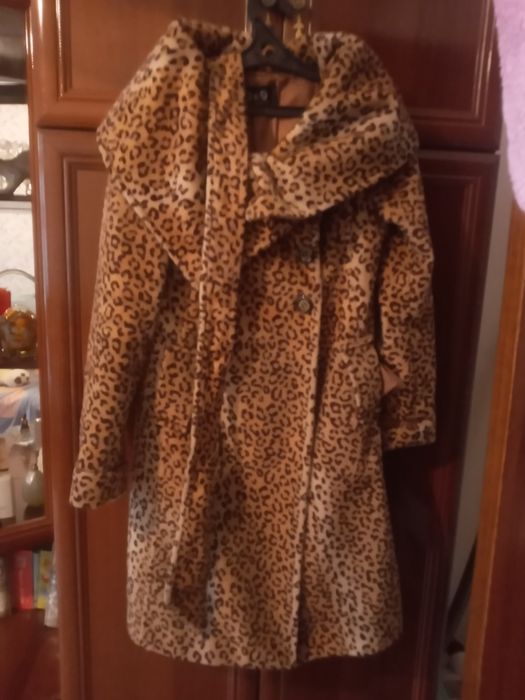 Продам осеннее пальто.