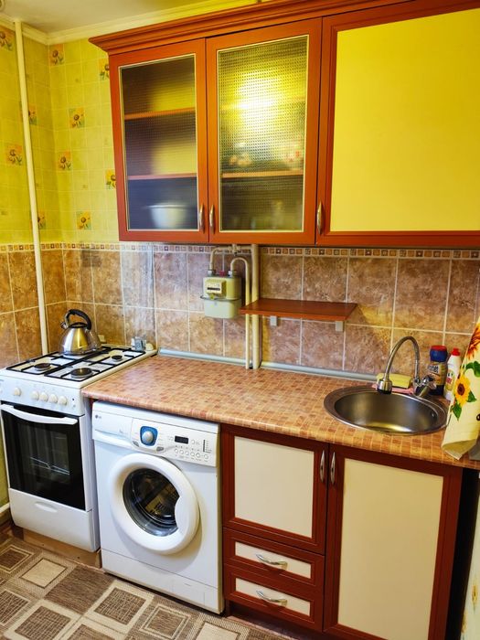 Посуточно 1 комн. кв. в 6 мкр-не