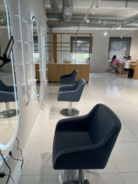 Vand 2 scaune coafor si 1 scafa CERIOTTI 10.000 lei