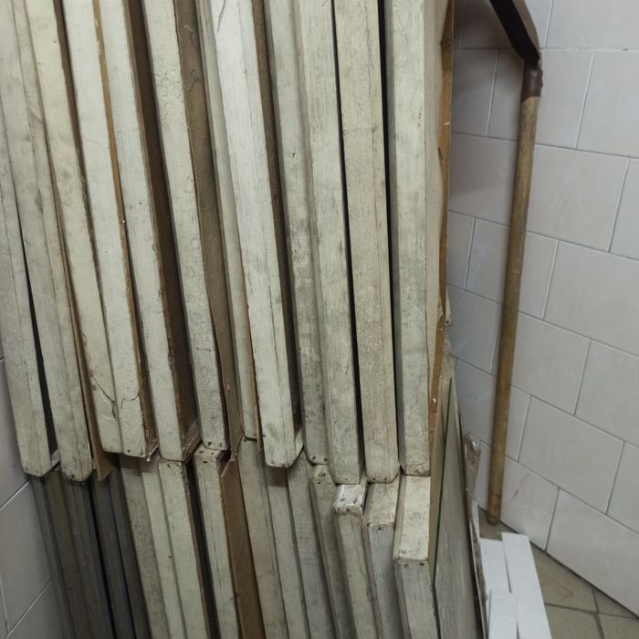 Използвани 50бр. дървени рамки за картини