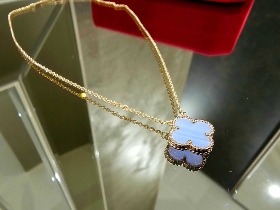 Van Cleef & Arpels VCA Rose Chalcedony Alhambra 1 Clover Дамско Колие