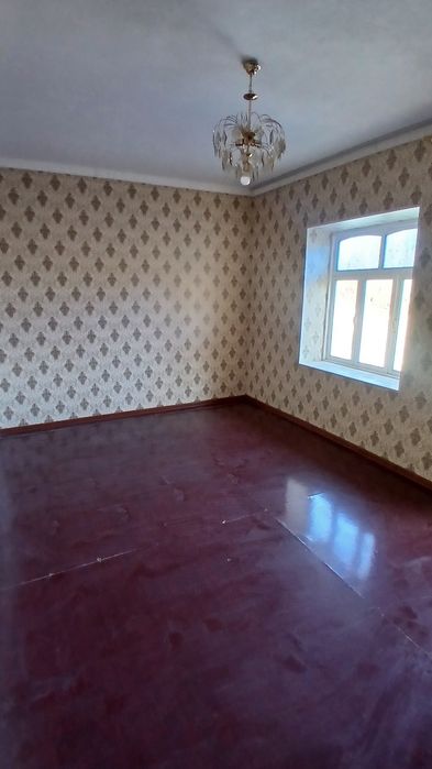 Angren shahar Samarchug‘ mahalasida hovli uy sotiladi.