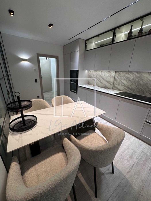 Продава се апартамент 103.48 кв.м. Поморие. Без интерес.