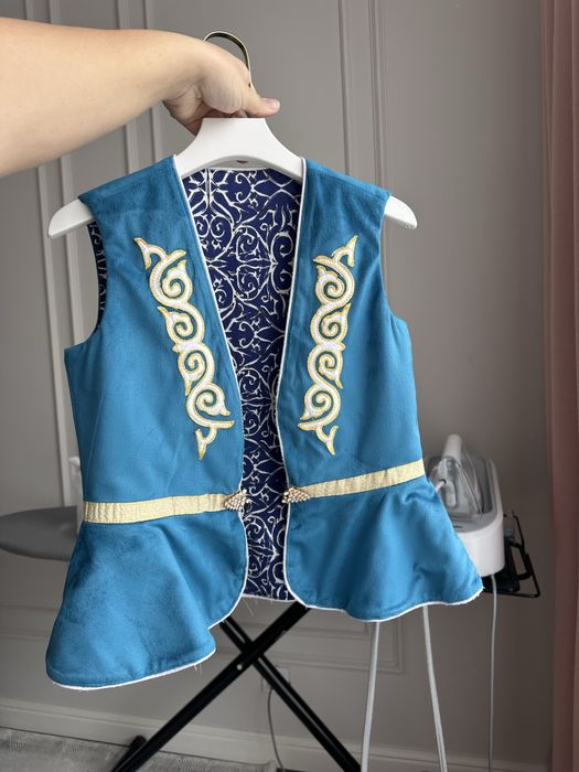 Национальный жилет для девочки