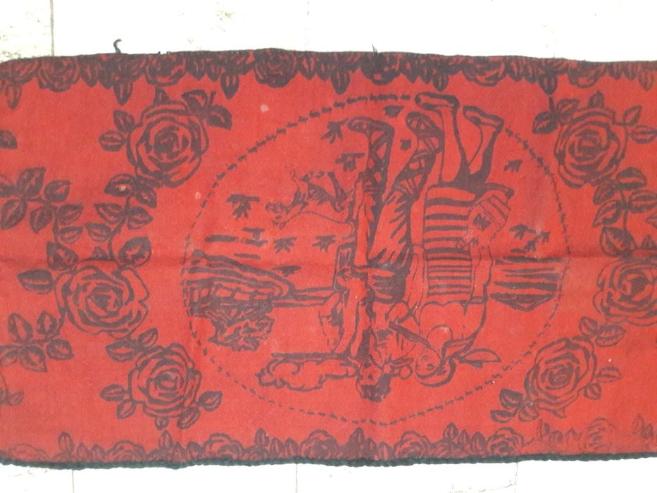 Ризи от народни носии от Лудогорието,черга,кърпи,кувьор и карета.