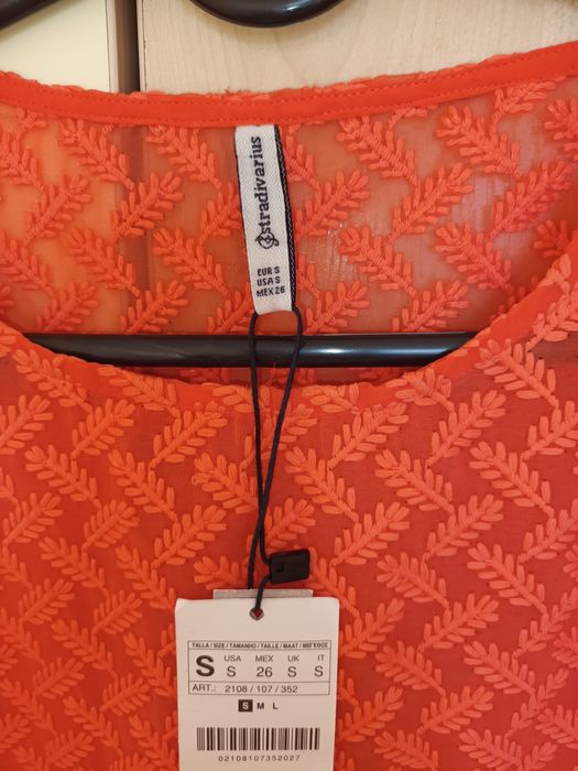 Бродирана коралова блуза