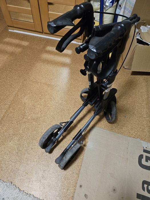 Rolator, cadru de mers