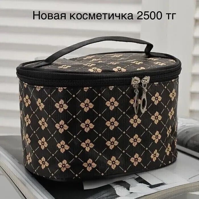 Новые в упаковке босоножки разные