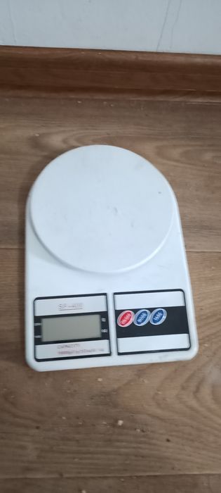 Весы полностью рабочий с батарейками