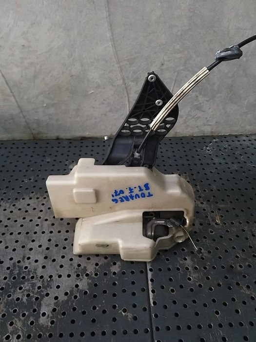 Broasca usa stanga fata vw touareg 7l