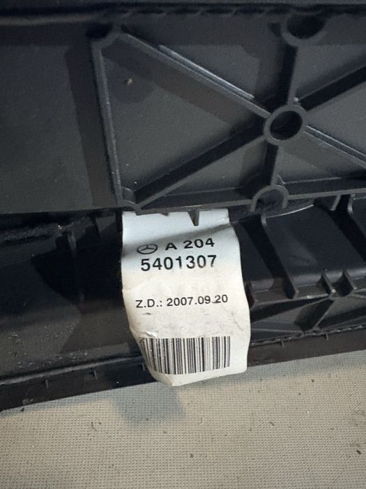 Mercedes w204 2009 година Подлакътник