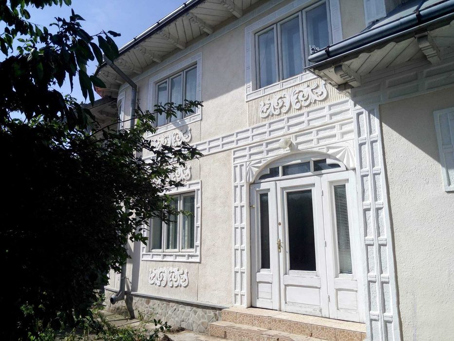 Vând casă cu etaj și teren Vânători Neamț langa Târgu Neamt