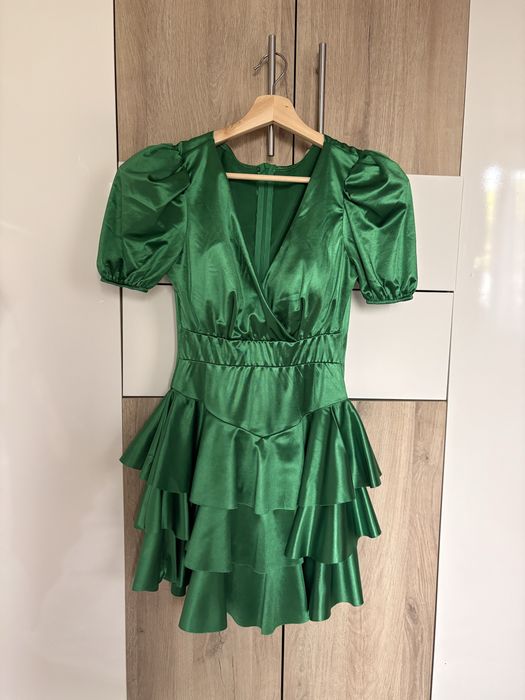 Vand rochie cu volanase