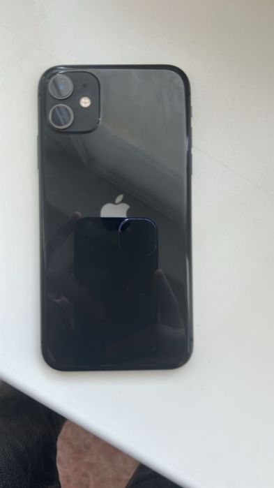 Продам Айфон 11.