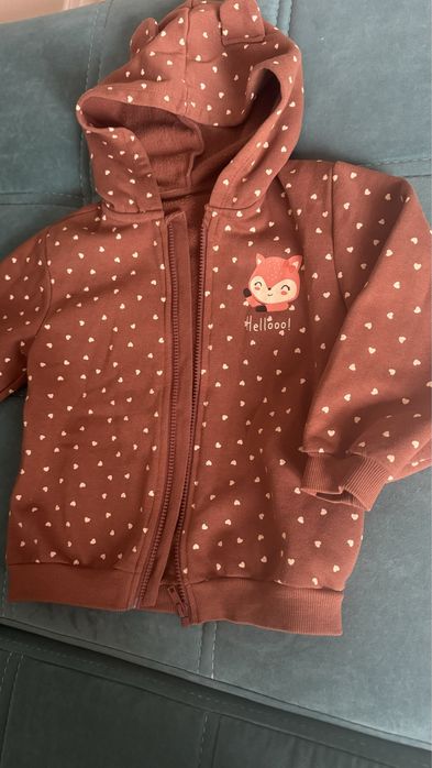 На флисе спортивка