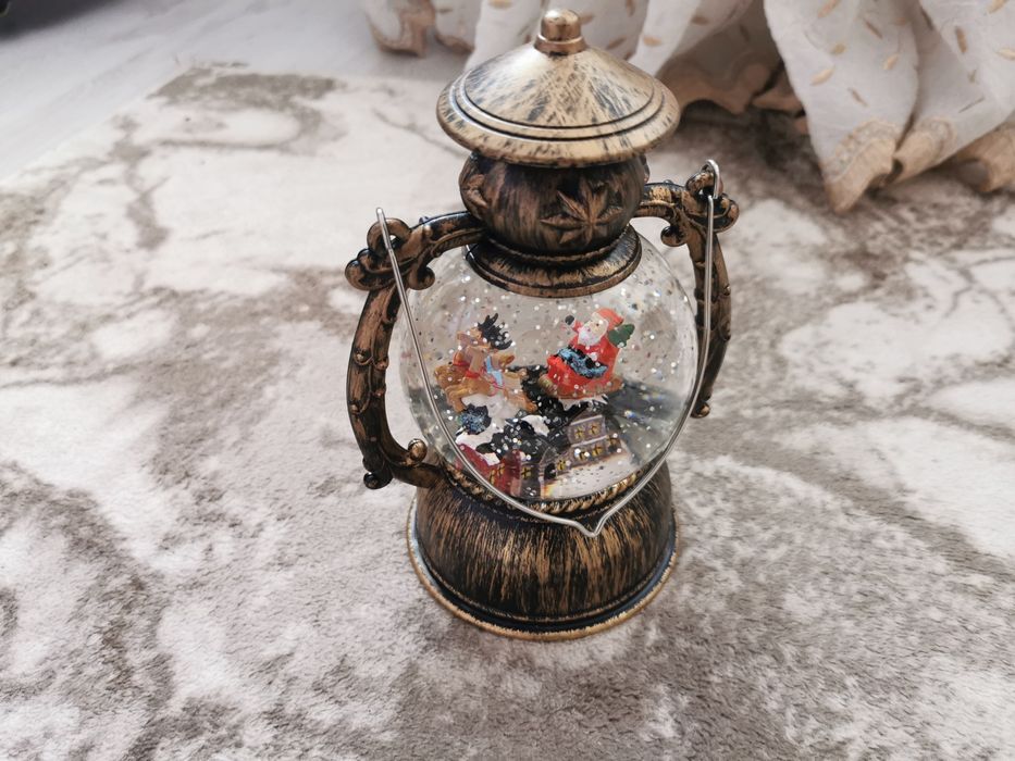 Музикален коледен LED фeнер преспапие