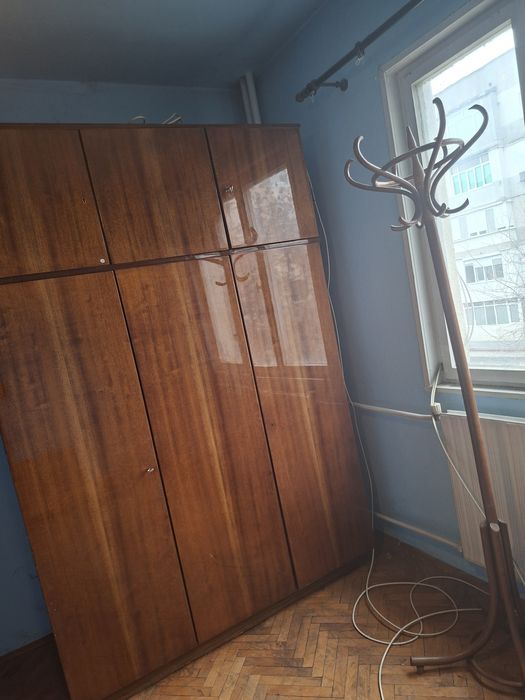 Продавам тристаен апартамент до Мед институт,ТЕЦ,ет2