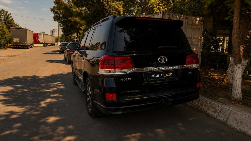 Toyota Land Cruiser 200 | VIP поездки и трансфер услуги Ташкент |