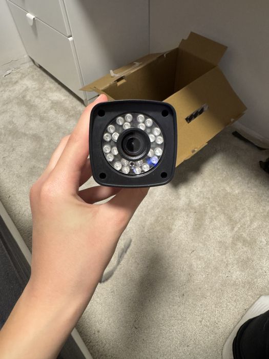 8 бр камери за видеонаблюдение + записващо у-во