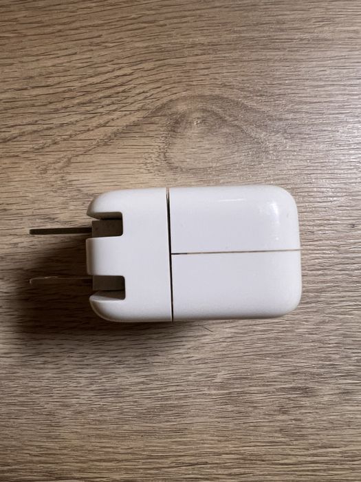 APPLE  12W  USB  Power Adapter /  адаптер на захранване  12W